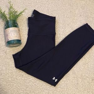 Under Armour women’s leggings size M. Color dark blue.